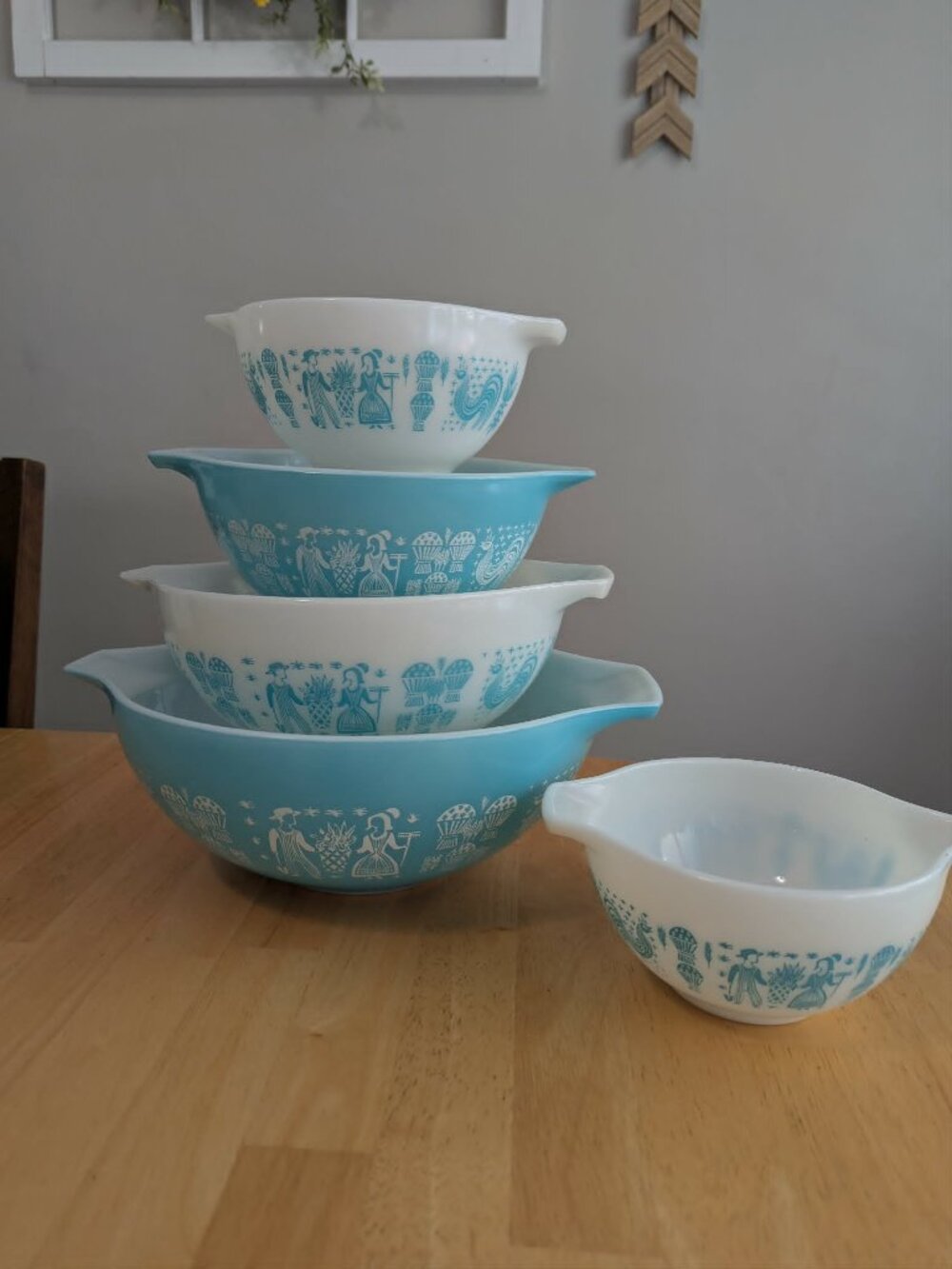 Set of 5 Vintage Pyrex Amish Butterprint Cinderella Mixing Bowl Set